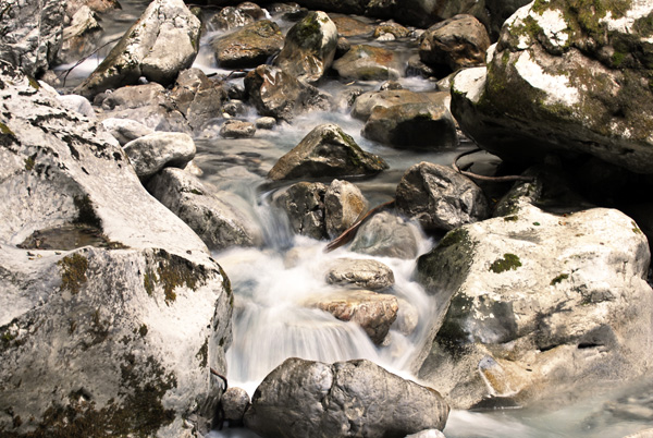 Steine im Wasser